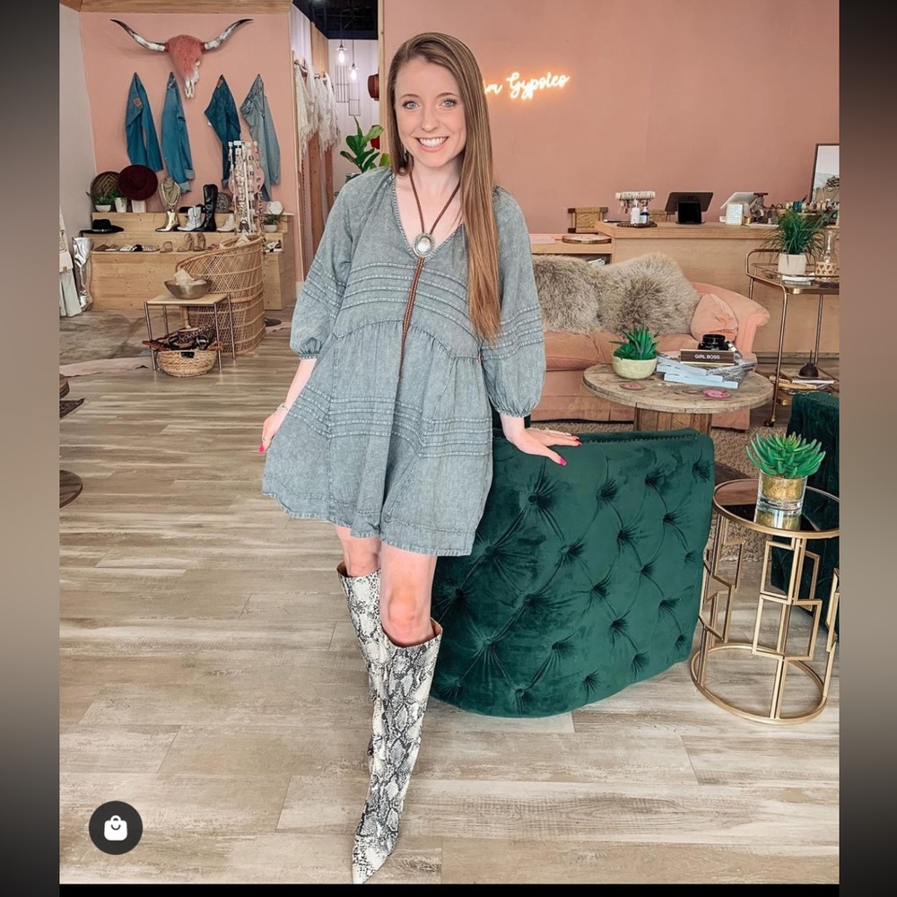 Grey dress-free people look alike